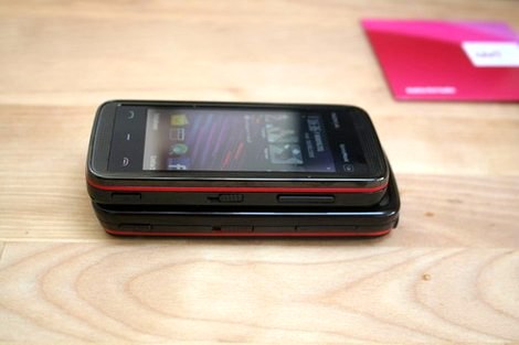 фото Nokia 5530 Red красный Nokia 5800 красного цвета