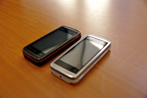 Фото Nokia 5530 черный и белый цвет (Red on black, Blue on white) Нокиа 5530 photo