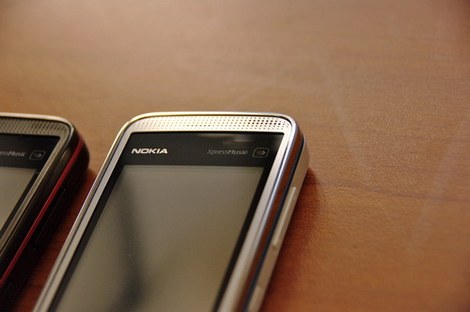 Фото Nokia 5530 черный и белый цвет (Red on black, Blue on white) Нокиа 5530 photo