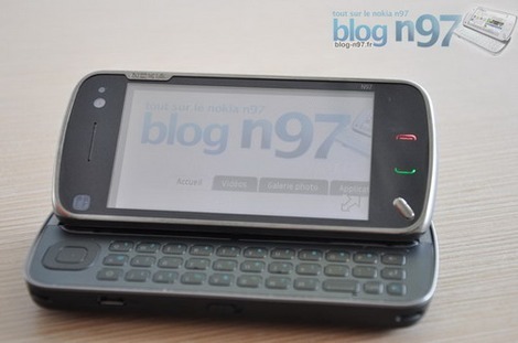 Фото Нокиа Н97 - Nokia N97 photos - внешний вид, экран, клавиатура, камера, сравнение с Nokia E71, механизм раскрытия