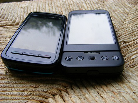 фото Нокиа 5800 и Гугл Андроид Г1 - foto Nokia 5800 и T-Mobile G1 photo