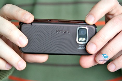 Фото Nokia 5800 в интерьере от Mobile-review.com - Нокия 5800 photo
