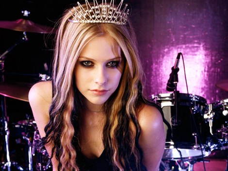 Видео для Nokia 5800, 5530, N97, 5230: Видеоклипы Avril Lavigne (Аврил Лавин)